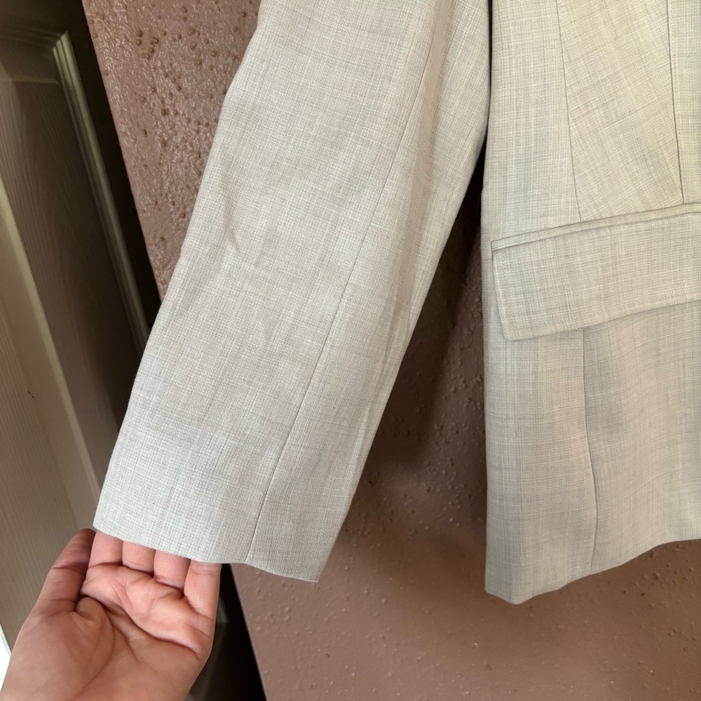 Ann taylor LOFT Women's Beige Blazer 100% wool size 12P - Picture 4 of 9